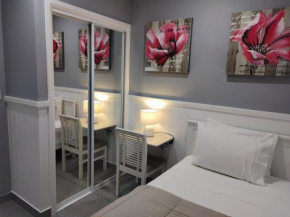 Cozy Private Bedroom & Ensuite - City & Strand Beach Location